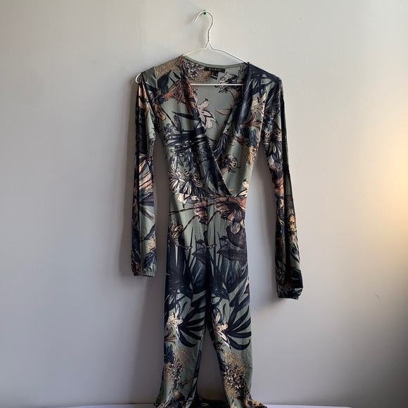 Long Floral Jumpsuit with Floral Pattern - Picture 2 of 6
